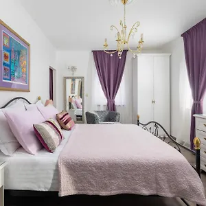https://romantic-luxury-rooms.splithotels.org